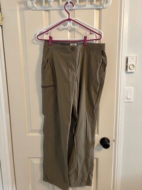L.L. Bean Women's Straight Leg Pants in Olive Green